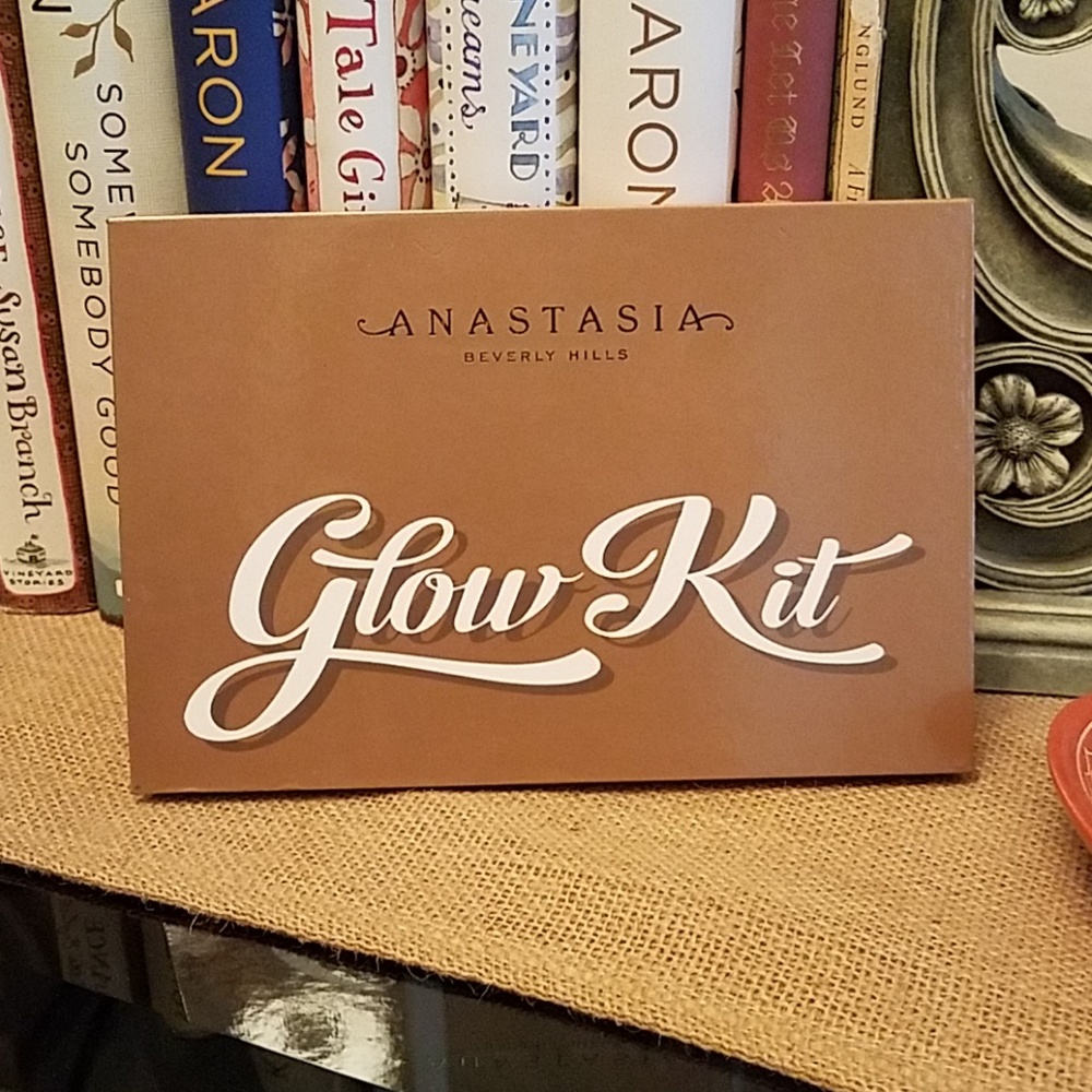 Anastasia Beverly Hills ultimate Glow Kit